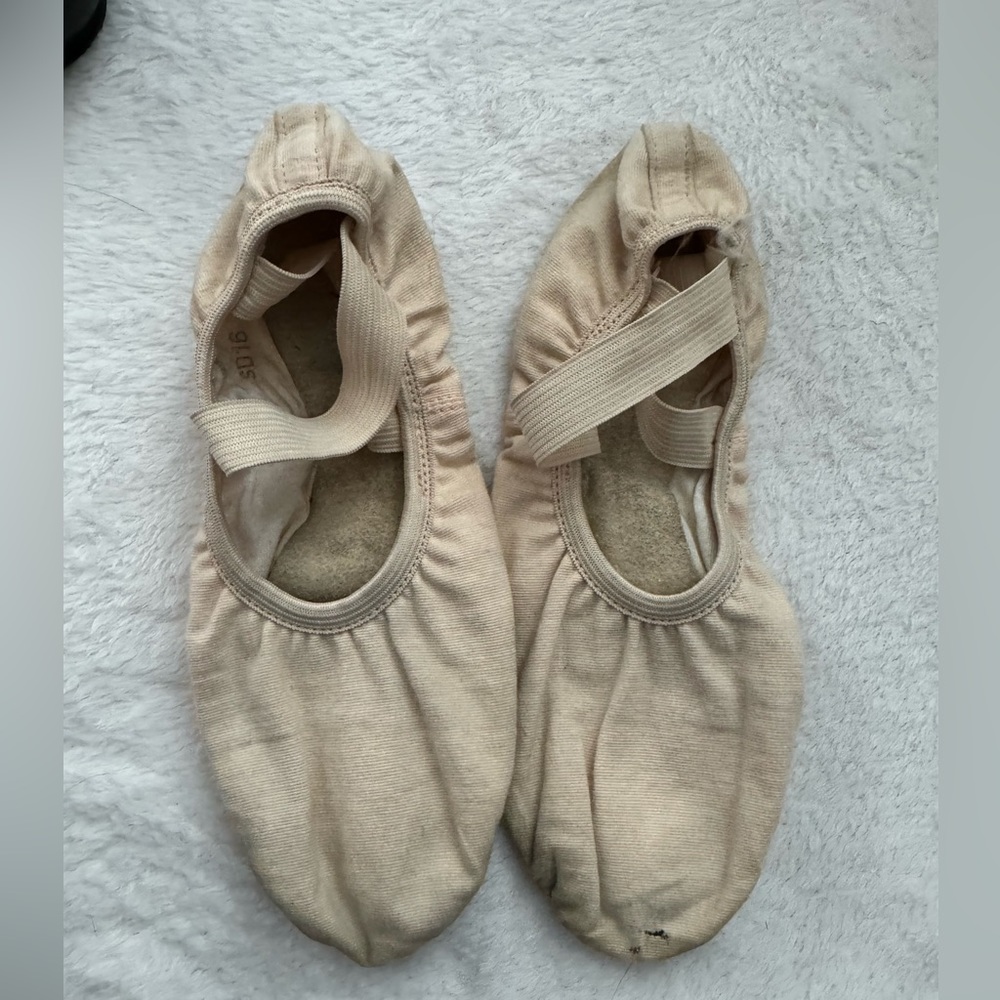 SoDanca girls 7 pink canvas ballet shoe.